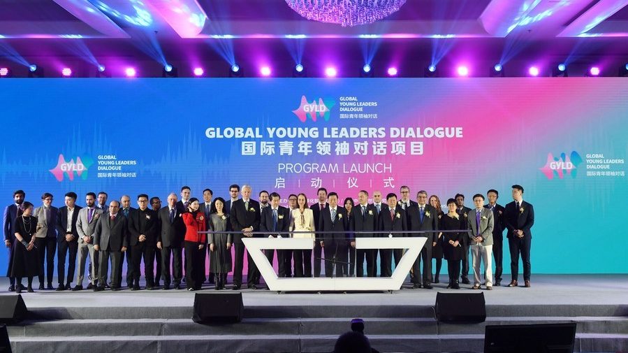 [新闻联播] 习近平给“国际青年领袖对话”项目外籍青年代表回信